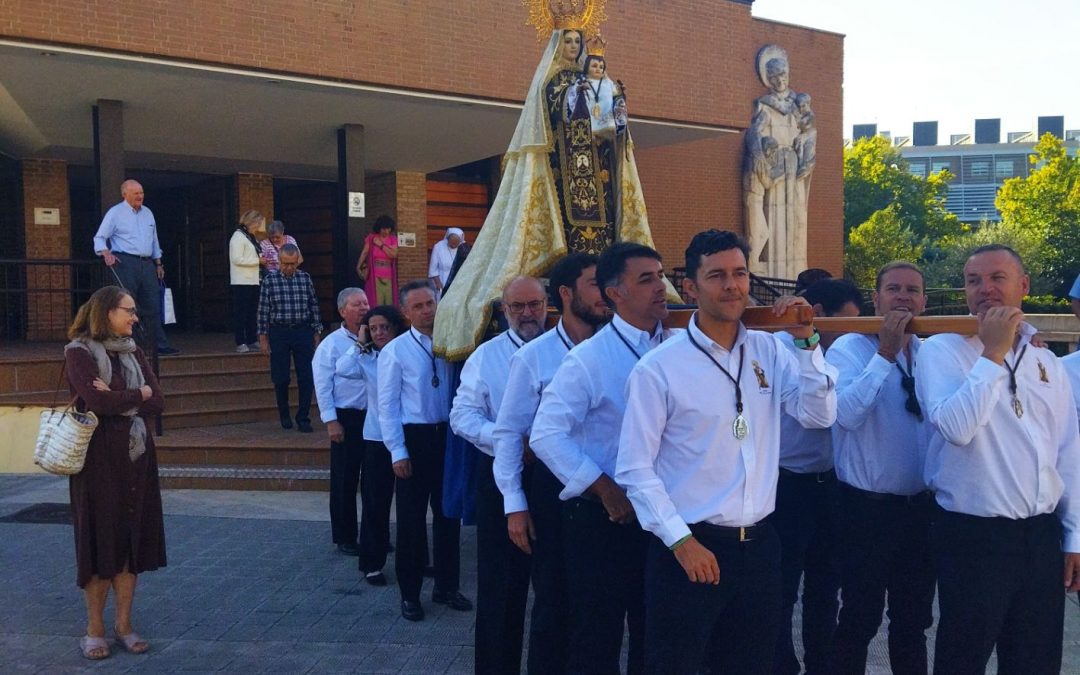 Procesión desde el colegio